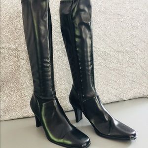 Women’s 7.5 Black Zip Up Heeled Boots Karen Scott